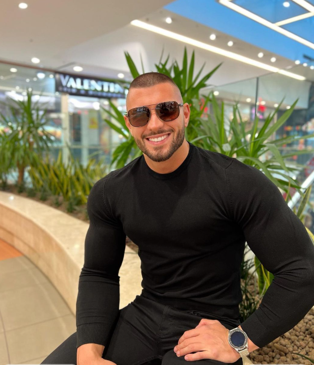 <em><strong>Carlo M.</strong></em>